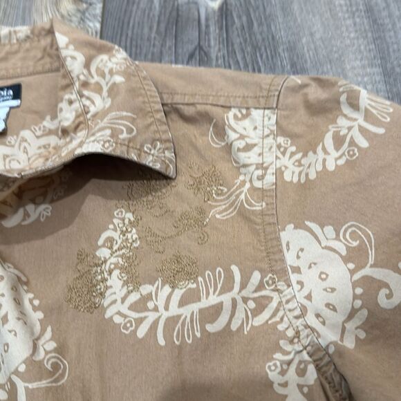 Columbia Women’s Button Down Shirt - Picture 5 of 8